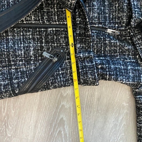 VIA SPIGA Women's Faux Fur Boucle Tweed Belted Coat. Black Tweed. Medium. Chic - Picture 13 of 14